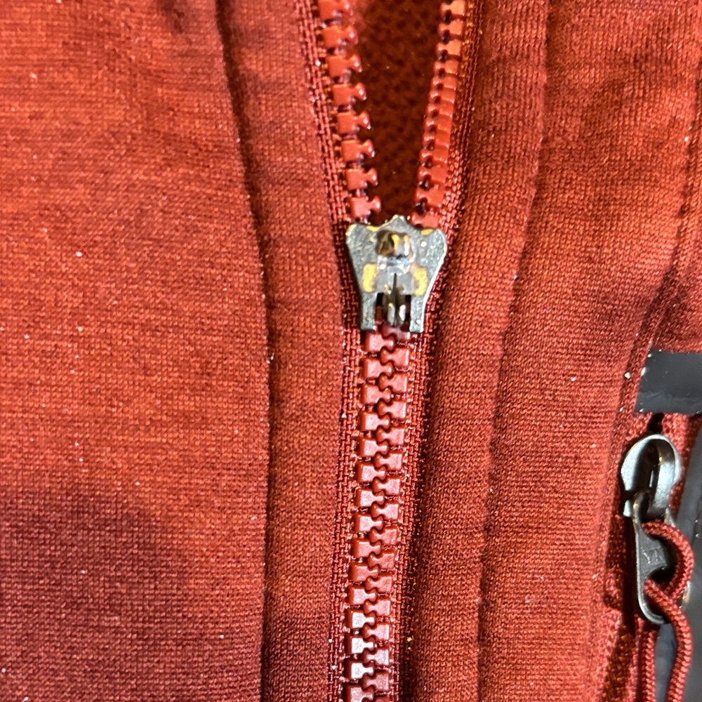The North Face Men's Deep Red Lightweight Jacket - Picture 6 of 6
